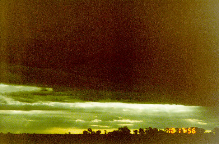 contributions received : Murtoa, VIC<BR>Photo by Paul Yole   10 November 1997