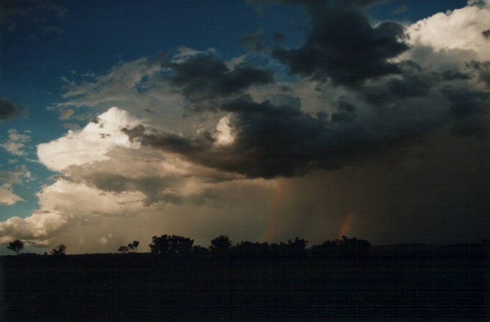 thunderstorm cumulonimbus_incus : 20km E of Inverell, NSW   17 January 2000