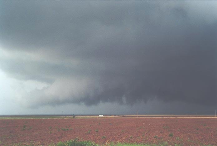 wallcloud thunderstorm_wall_cloud : NE of Amarillo, Texas, USA   29 May 2001