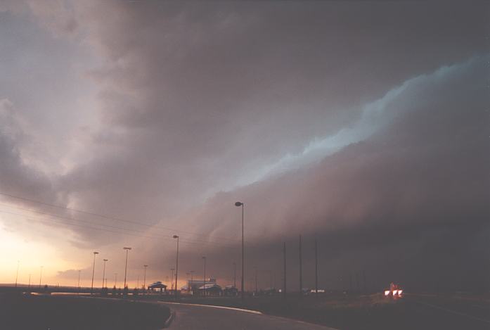 shelfcloud shelf_cloud : near Quanah, Texas, USA   24 May 2002