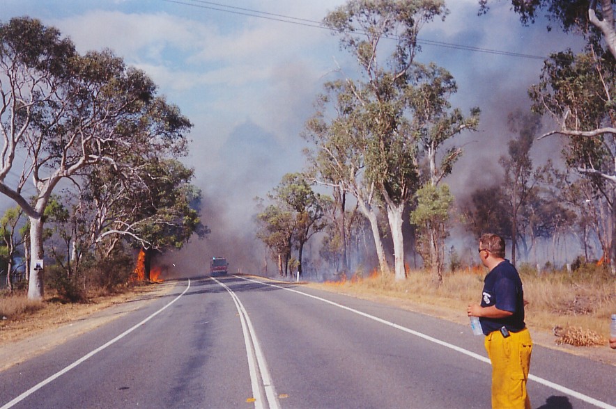 contributions received : Londonderry fires, NSW<BR>Photo by Brett Vilnis   26 November 2002