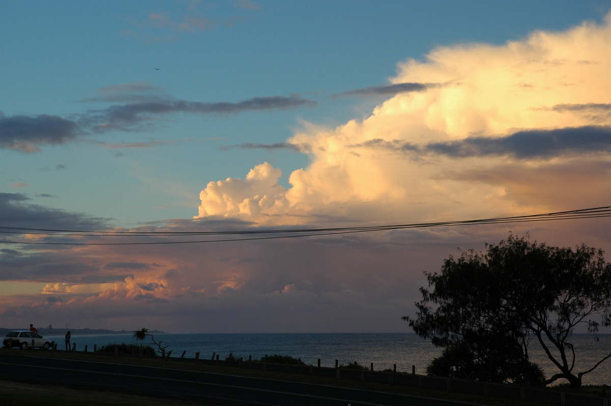 thunderstorm cumulonimbus_incus : Cabarita, NSW   15 July 2004