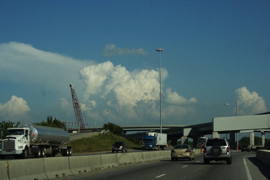 thunderstorm cumulonimbus_calvus : Kansas City, Kansas-Missouri border, USA   24 May 2006