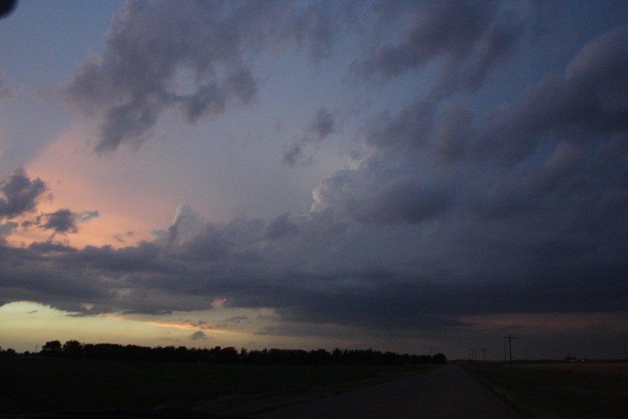 thunderstorm cumulonimbus_calvus : SE of Kinsley, Kansas, USA   29 May 2006