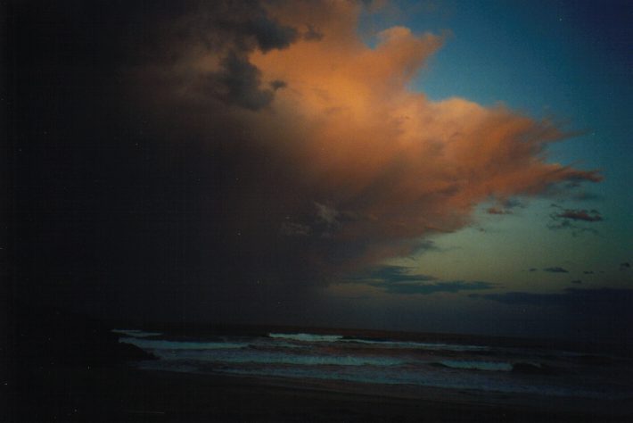 thunderstorm cumulonimbus_calvus : Ballina, NSW   7 September 1999
