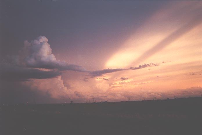 halosundog halo_sundog_crepuscular_rays : W of Pampa, Texas, USA   29 May 2001