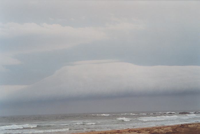 rollcloud roll_cloud : Hallidays Beach, NSW   24 November 2001