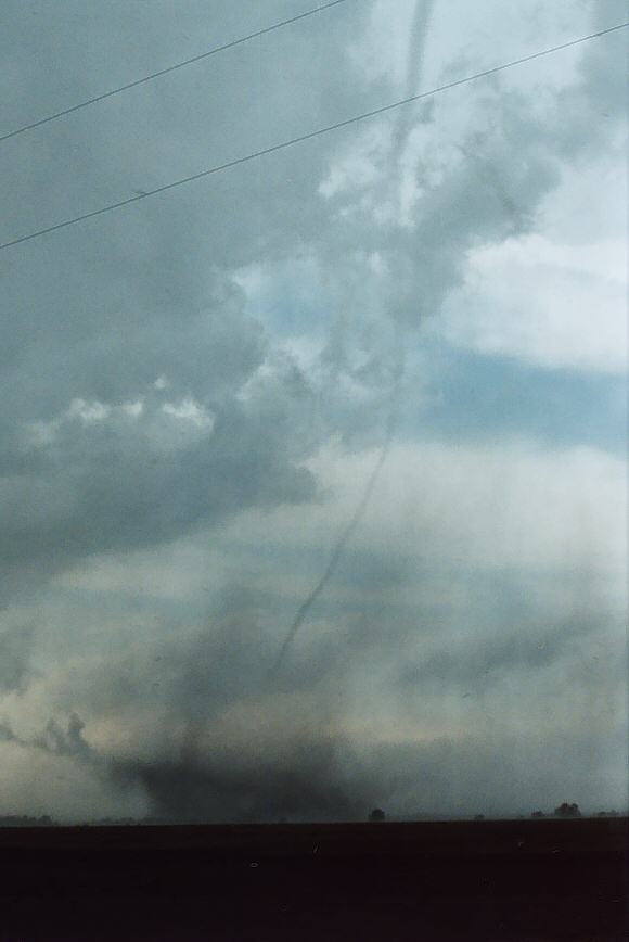 tornadoes funnel_tornado_waterspout : W of Chester, Nebraska, USA   24 May 2004