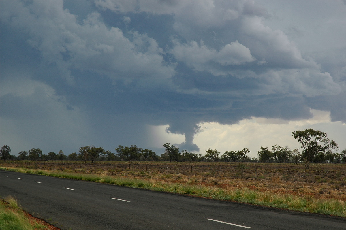 tornadoes funnel_tornado_waterspout : W of Walgett, NSW   8 December 2004