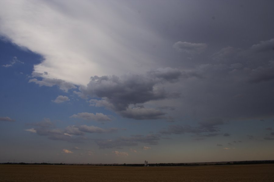 anvil thunderstorm_anvils : E of Woodward, Oklahoma, USA   25 May 2006