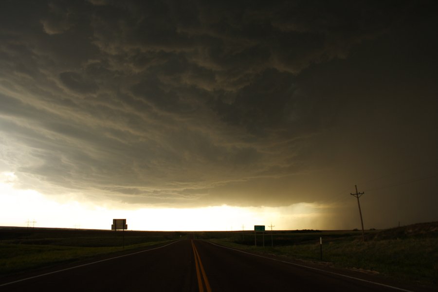 cumulonimbus supercell_thunderstorm : SW of Hoxie, Kansas, USA   26 May 2006
