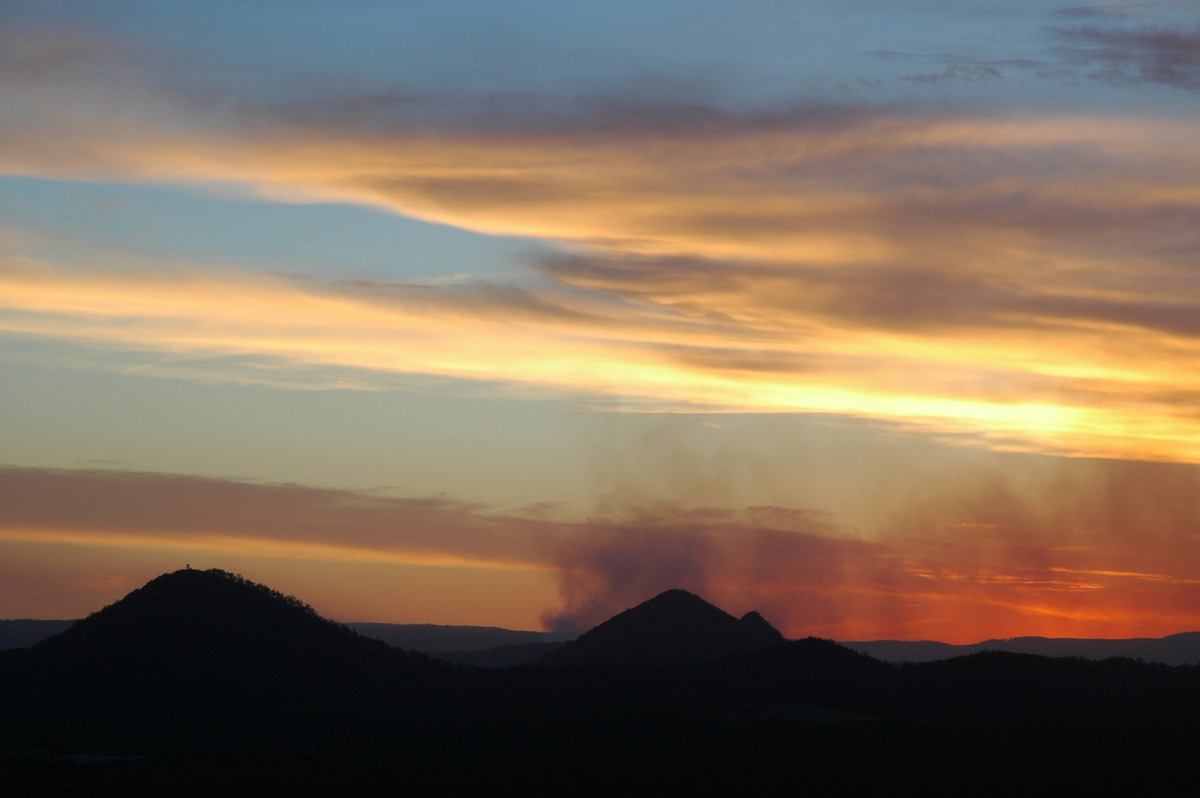 bushfire wild_fire : Glasshouse Mountains, QLD   28 October 2006
