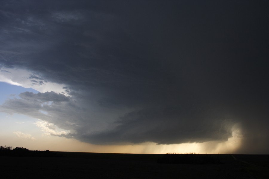 cumulonimbus supercell_thunderstorm : E of St Peters, Kansas, USA   22 May 2007
