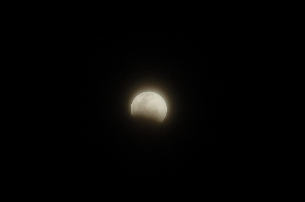 halosundog halo_sundog_crepuscular_rays : Lunar Eclipse from McLeans Ridges   28 August 2007